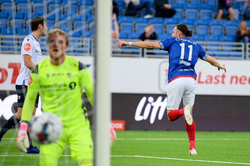 Amor Layouni feirer scoring mot Stabæk etter 14 minutter (Foto: Morten Mitchell Larød / SPORTFOTO)