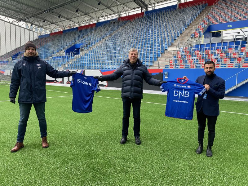 Sammen for Oslo-fotballen foran Østblokka! Fra venstre: Jens August Dalsegg, Åge Pettersen og Mehran Amundsen-Ansari (Foto: VIF Media)