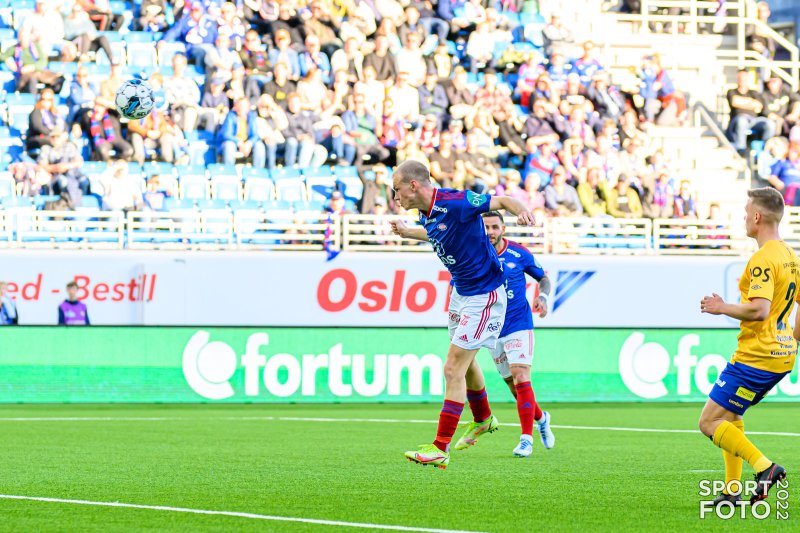 Petter Strand med Vålerengas største mulighet før pause (Foto: Morten Mitchell Larød / SPORTFOTO)