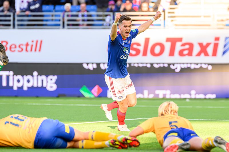 Henrik Udahl jubler for 1-0-scoringa mot Jerv (Foto: Morten Mitchell Larød / SPORTFOTO)