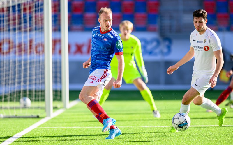 Petter Strand i aksjon mot Stabæk (Foto: Morten Mitchell Larød / SPORTFOTO)