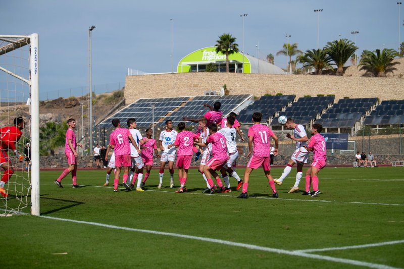 Vålerenga slo CD Tenerife 5-0 på Tenerife onsdag formiddag (Foto: Rune Julsvik)