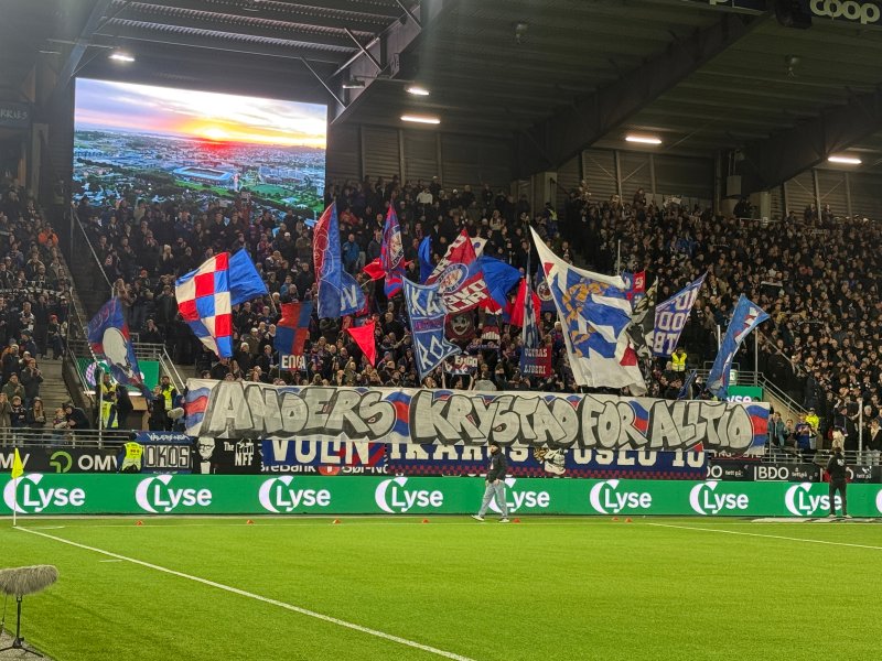 Supporterne med markering i Stavanger på fjorårets siste kamp (Foto: Vålerenga)