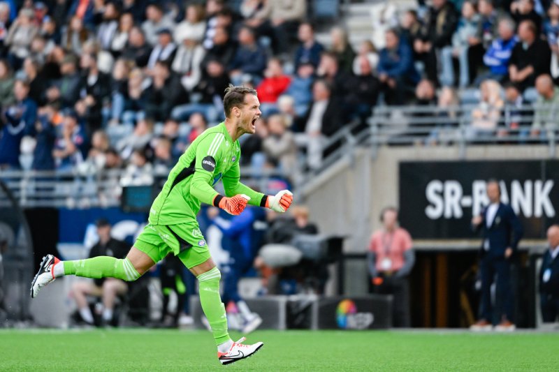 Storevik jubler for utligning (Foto: Carina Johansen / NTB)