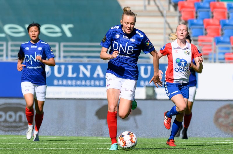 Coop-logoen har fått plass på drakta til både dame- og herrelaget (Foto: Morten Mitchell Larød / SPORTFOTO)