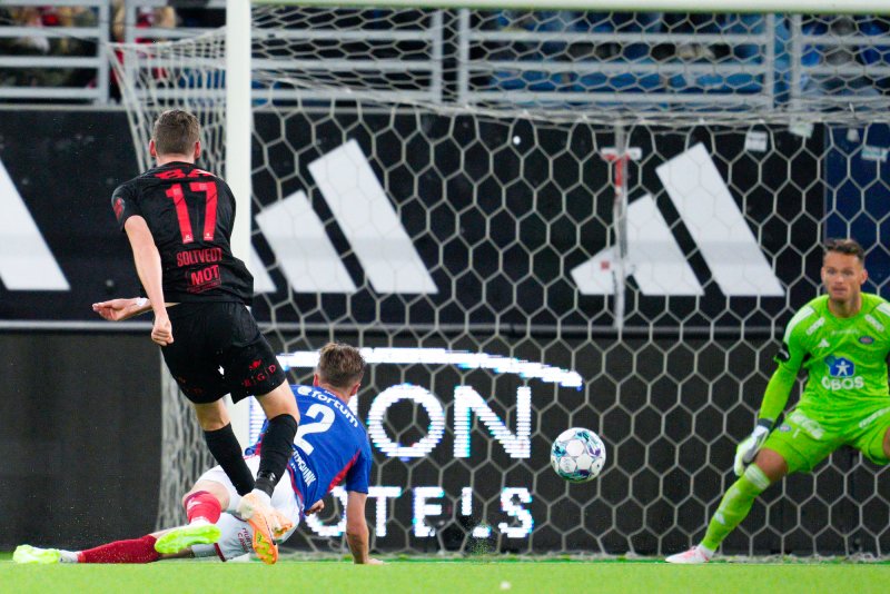 Her setter Soltvedt inn 1-2 på Intility Arena (Foto: Javad Parsa / NTB)