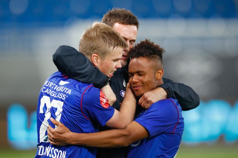 Deila jubler med målscorerne etter fjorårets seier over Brann på Intility Arena (Foto: Heiko Junge / NTB scanpix)