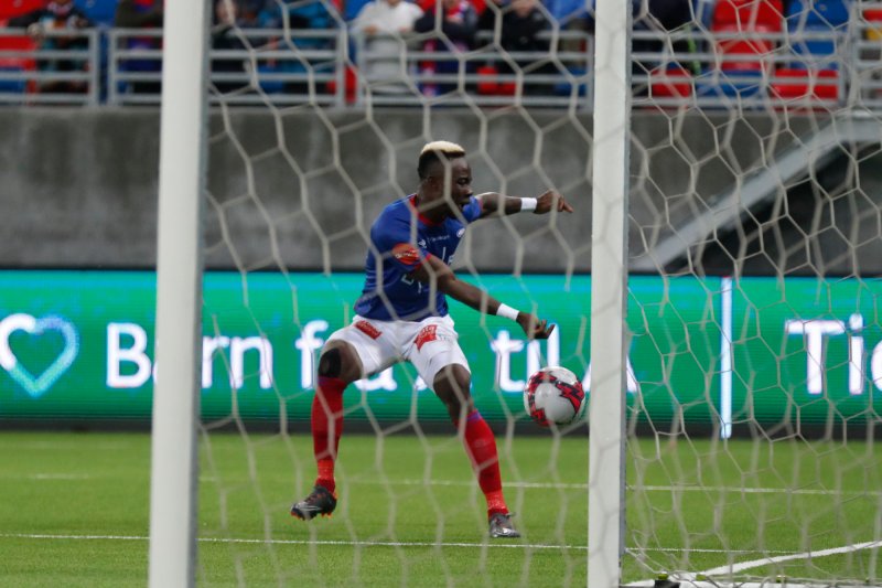 Sam Johnson med en god mulighet i kampen mot Sarpsborg 08 (Foto: Cornelius Poppe / NTB scanpix)