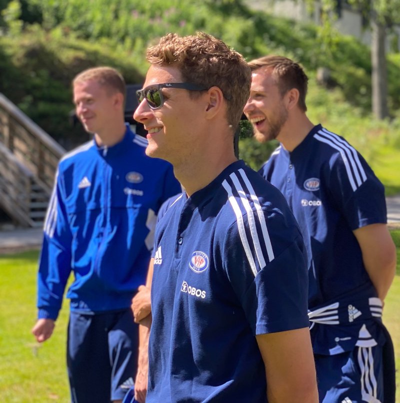 Vegar, Ivan og Brynjar er tydelig imponert over nivået (Foto: Vålerenga Media)