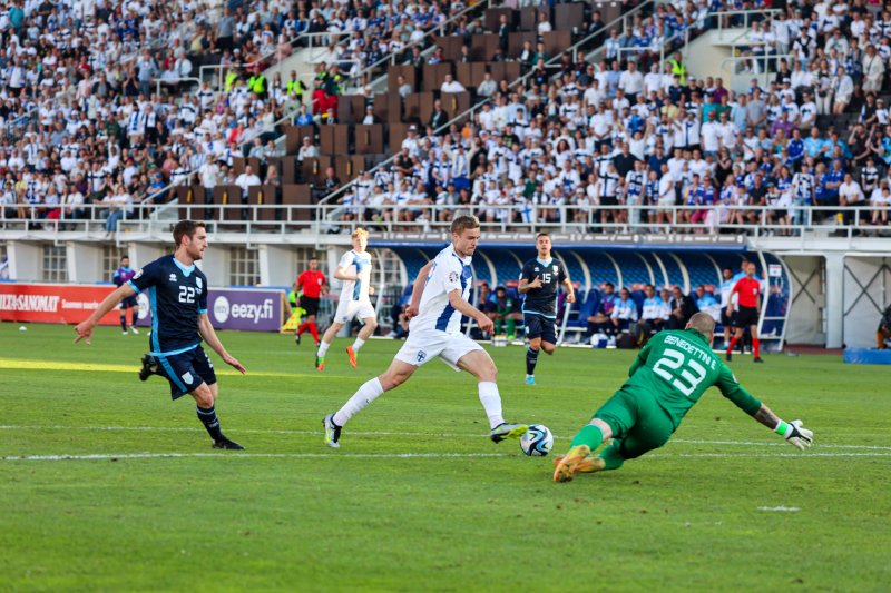 Her fullfører Daniel Håkans hattricket med sin 3. scoring på ni minutter (Foto: Jyri Sulander)