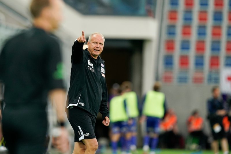 Dag-Eilev Fagermo var svært aktiv på sidelinjen under kampen mot Aafk (Foto: Fredrik Hagen / NTB scanpix)