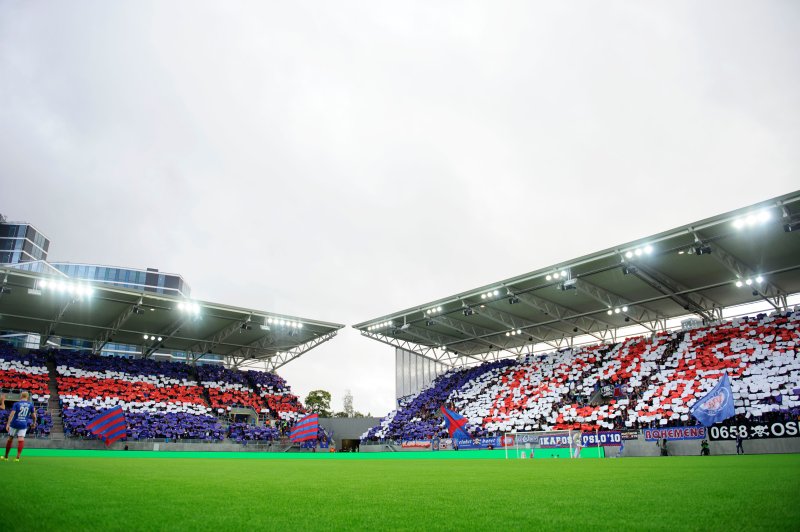 Slik så det ut da Vålerenga spilte sin første kamp i Eliteserien på Intility Arena (Foto: Digitalsport)