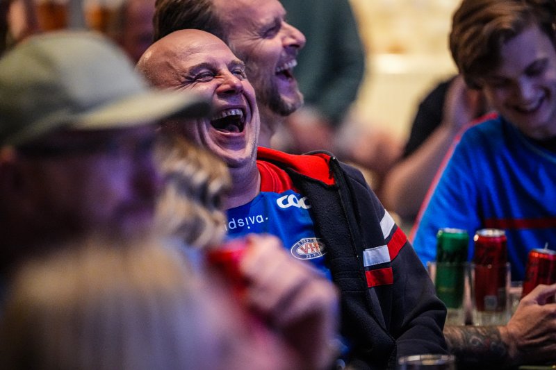 Så god stemning var det da vi inviterte til fest på Carls forrige gang (Foto: Kim Erik Eriksen)