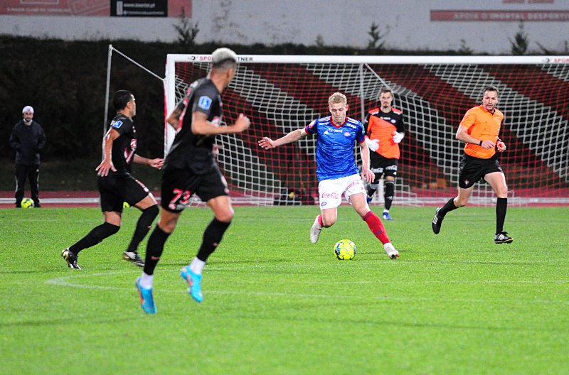 Henrik Bjørdal i aksjon mot FC Midtjylland (Foto: Jørn H. Skjærpe)