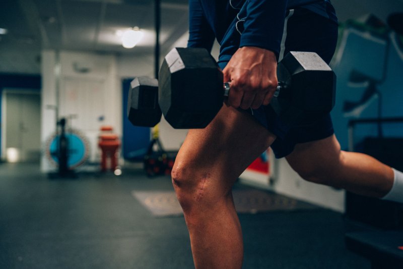 Kneskaden og den påfølgende operasjonen har satt sine spor (Foto: Vålerenga)