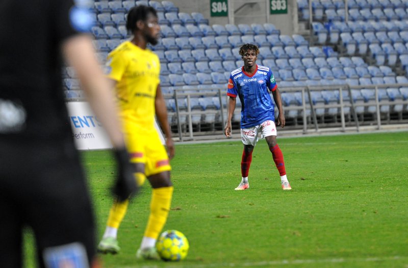 Taofeek Ismaheel debuterte i kongeblått mot Halmstad tirsdag kveld (Foto: Jørn H. Skjærpe)
