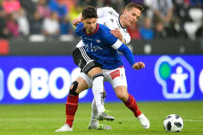 Fredheim Holm i duell med Anders Konradsen (Foto: Ole Martin Wold / NTB scanpix)