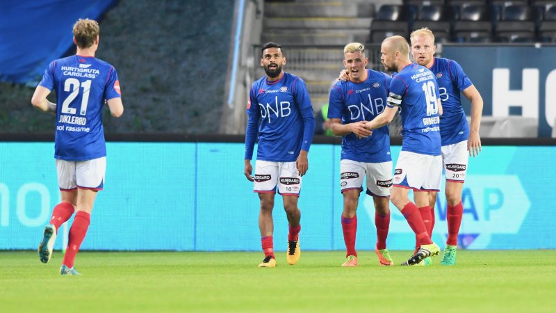Aron Dønnum feirer sin første scoring for Vålerenga (Foto: Digitalsport)
