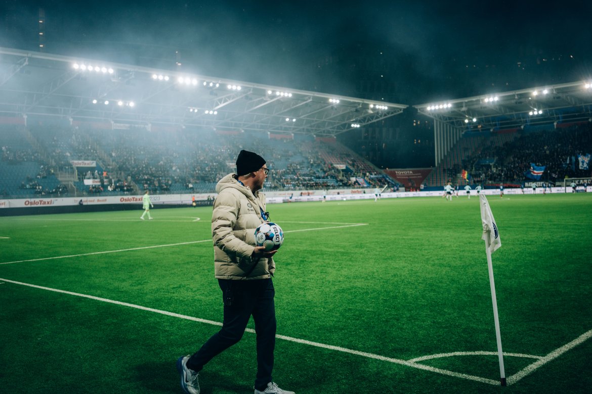 Noen av våre frivillig i aksjon på Intility Arena i 2025.