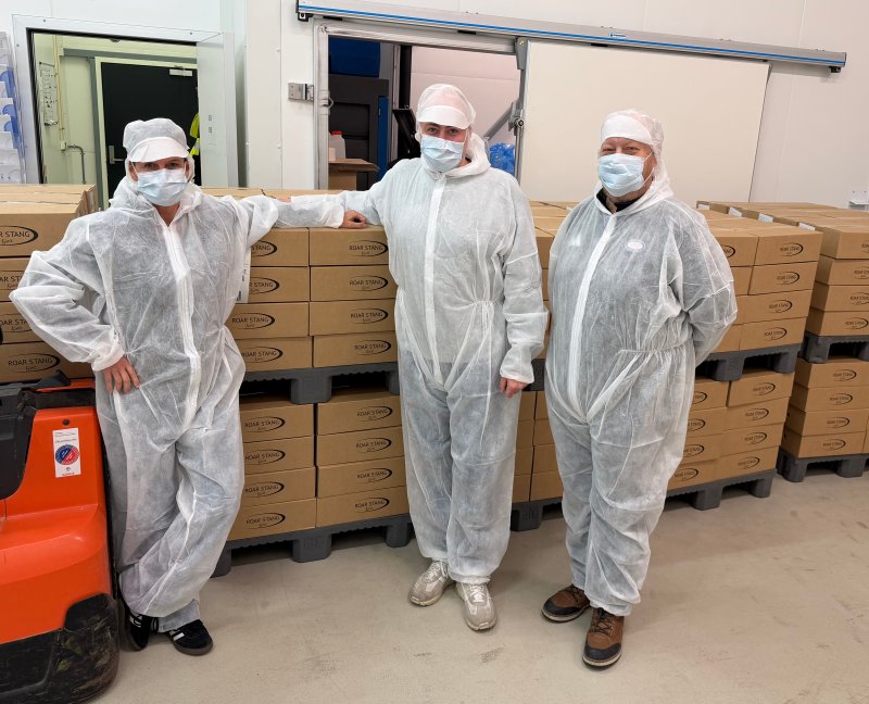 Markedsavdelinga fikk bli med i produksjonen av Engababben (Foto: Vålerenga)