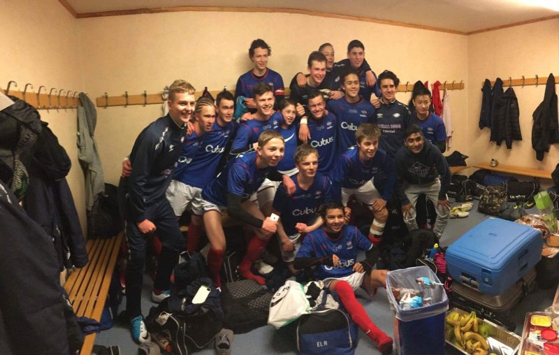 Glade gutter i garderoben etter seier i finalen (Foto: Privat)